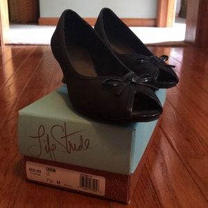 Life Stride navy heel